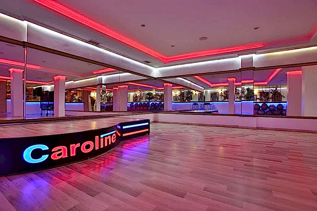 Caroline Kartal'da grup dersleri.